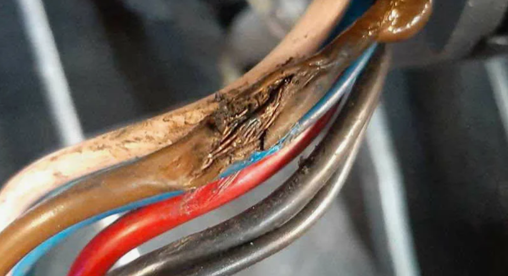 Как обнаружить короткое замыкание в проводке: самые популярные способы