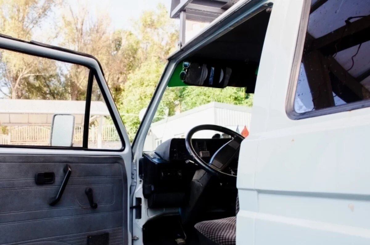    Не мылся, забыл как ходить: отец 500 дней держал 9-летнего сына в фургоне