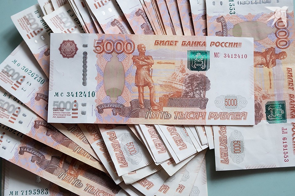    Управляющую компанию обязали в течение месяца после вступления решения в силу организовать и провести текущий ремонт подъезда Антон ЗАБИРОВ