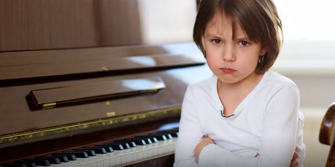 Ребёнок не хочет заниматься музыкой: причины, научные объяснения и эффективные решения для родителей.