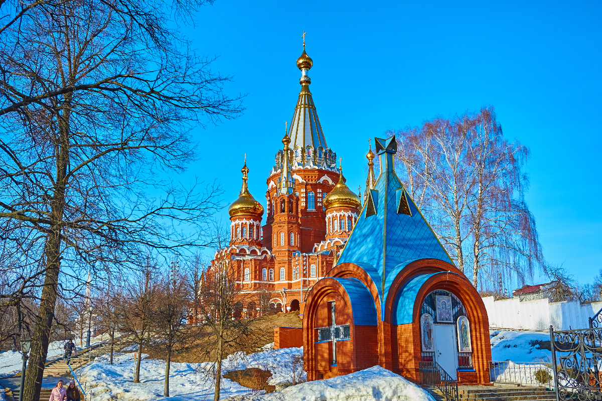 Жемчужина Ижевска Кафедральный православный Михайло- Архангельский собор (Свято-Михайловский собор города Ижевска). в городе Ижевск.. Фотография автора © Ю.А. Карачев 2025 год, Сайты: ykarachev.ru "Фото и Жизнь" год и lori.ru/Karachev. Приобрести фотографии автора можно на https://lori.ru/Karachev