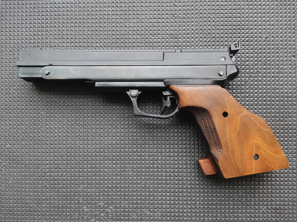 Вид пистолета Gamo Compact справа