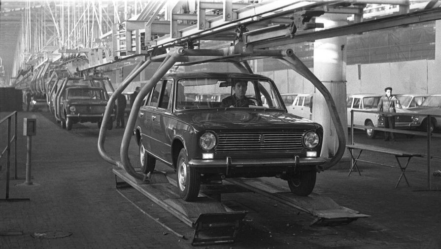ВАЗ 2101 сходит с конвейера, 1970г.