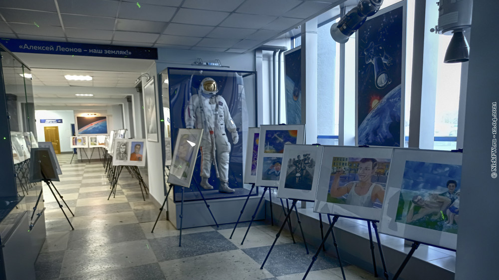 1. Выставка "Время первых" в старом аэровокзале города Кемерово © NickFW.ru — 12.04.2021г.