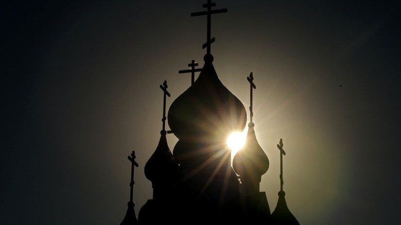     Купола Русской православной церкви Преображения Господня в Восточном Голливуде Gettyimages.ru Luis Sinco / Los Angeles Times
