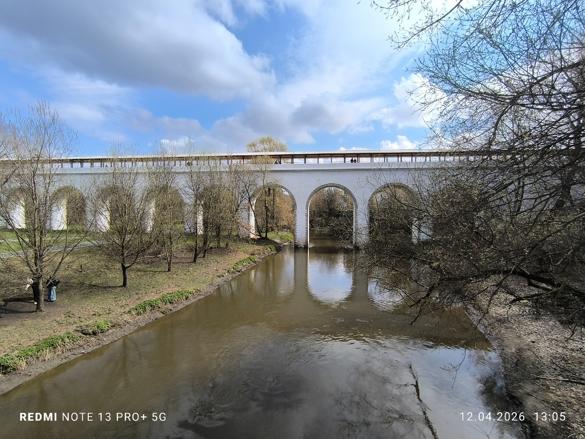 Ростокинский акведук, вид с моста через реку Яуза