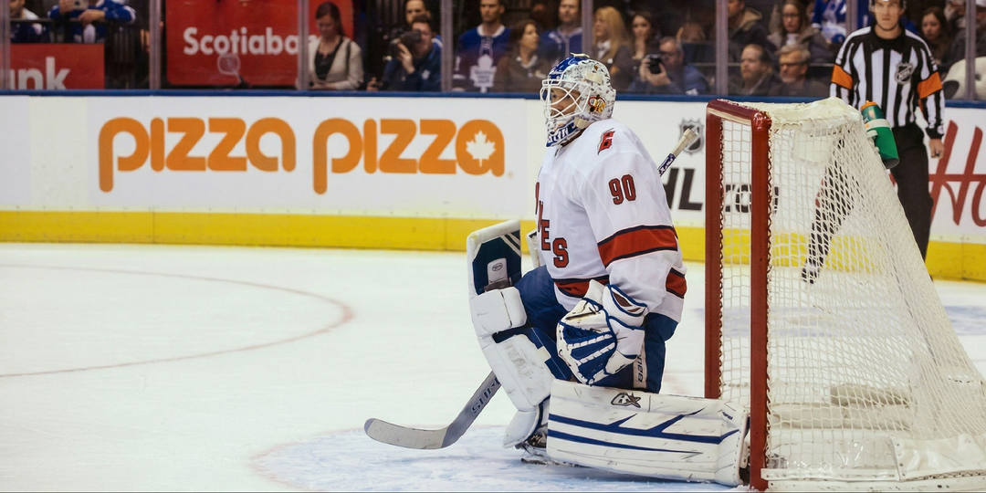 Водитель заливочной машины вышел на лёд НХЛ вместо вратаря — и выиграл матч. Реальная история