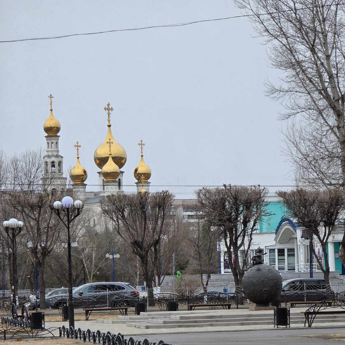 Весь день провели у дочери в Абакане, гуляли, хотя на улице было холодно