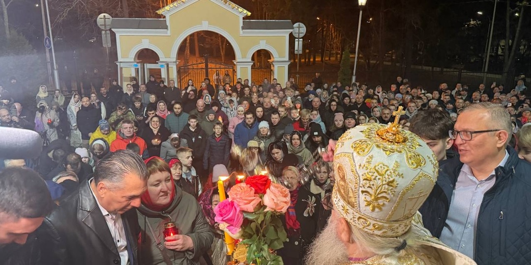 В Петрозаводске прошло ночное Пасхальное богослужение