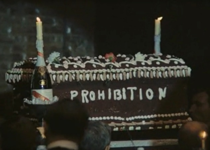 В США сухой закон был введён в 1920-м и продержался целых 13 лет, пока не почил в бозе в 1933-м.