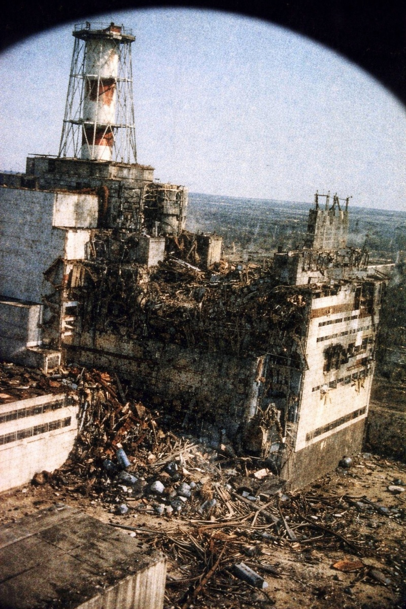 Реактор после взрыва