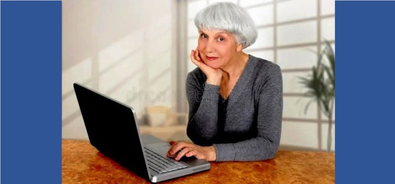 Женщина с ноутбуком