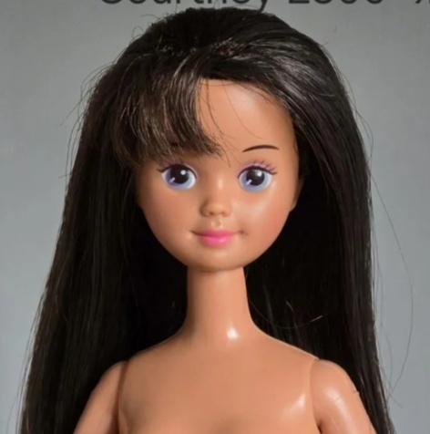 Кортни ищет друзей и хранителя. Фото с Авито..