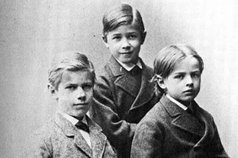 Макс Вебер с братьями
Источник: https://biographe.ru/uchenie/maks-weber