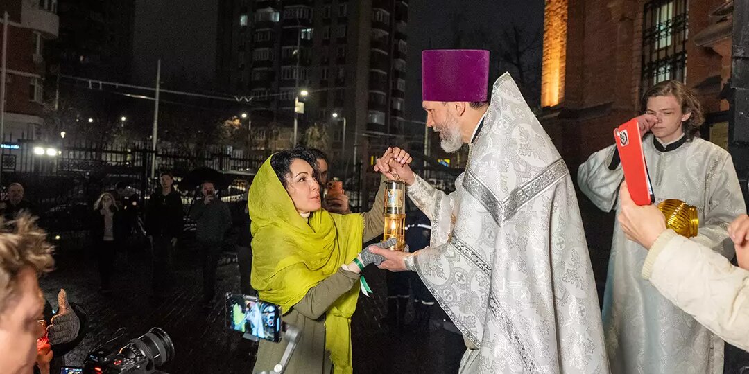 Благодатный огонь доставили в московские храмы