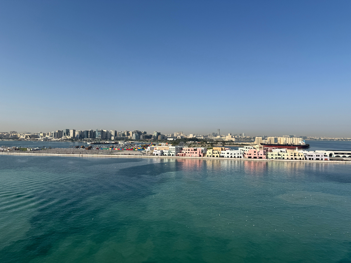 Вид на Доху с корабля 