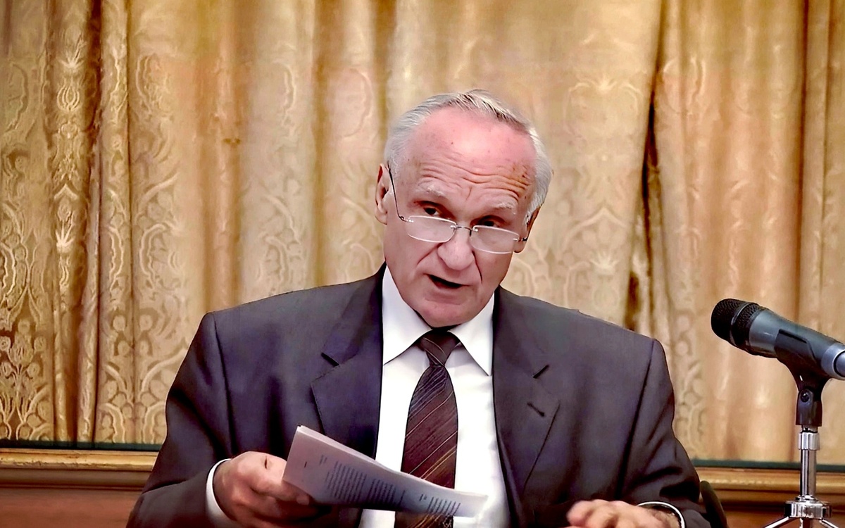 Алексей Ильич Осипов —  учёный-богослов, педагог, доктор богословия, заслуженный профессор Московской Духовной Академии и Семинарии, писатель, публицист, проповедник.