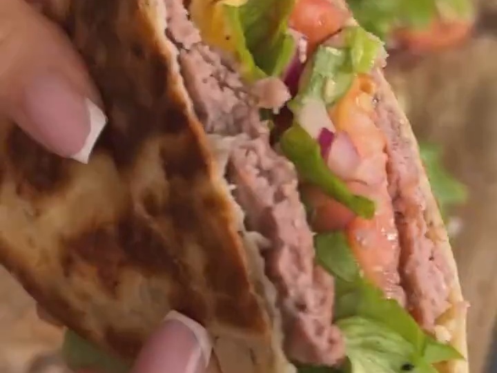 Забыла про обычные котлеты: теперь готовлю фарш только так. Ужин на сковороде за 5 минут!