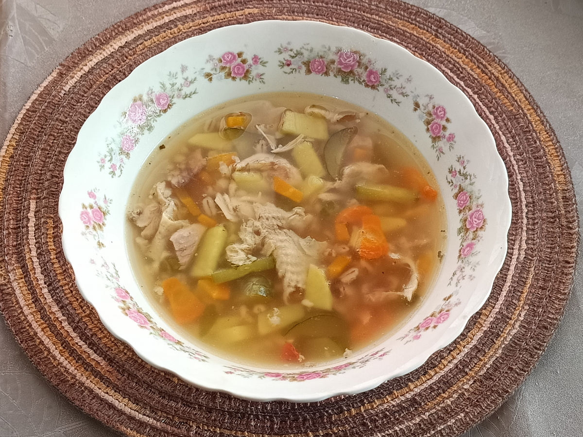 На куриных бедрышках