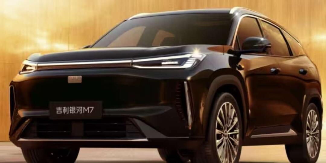 На рынок вышел новый добротный кроссовер Geely дешевле 2 млн рублей