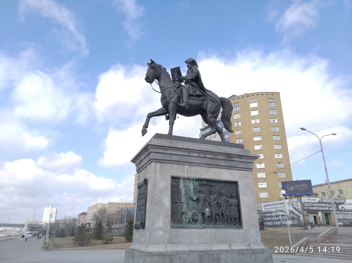 Памятник основателю Омской крепосту полковнику Ивану Бухольцу