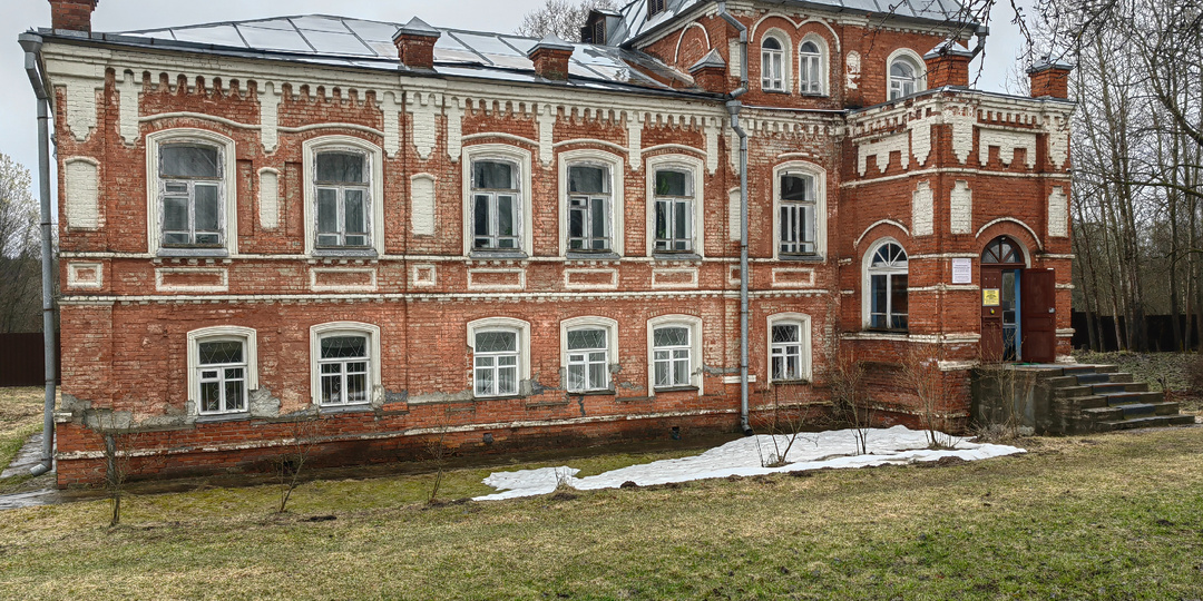 Дом поэта Клычкова из самодельных кирпичей, где бывали Сергей Есенин, Михаил Пришвин и другие (д. Дубровки, Московская область)