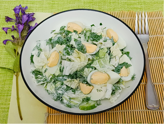 Весенний салат. Освящали куличи, а потом немного полезных занятий.