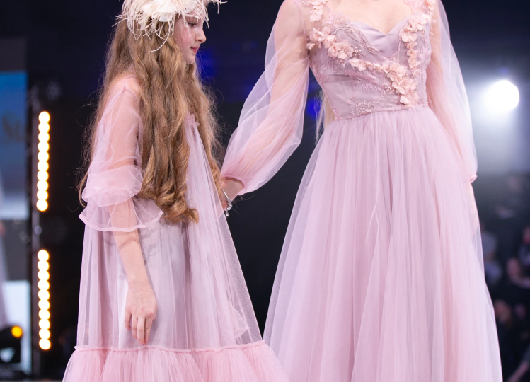 Почему бренды одежды, обуви и аксессуаров всё чаще выбирают не просто рекламу, а сильные модные события