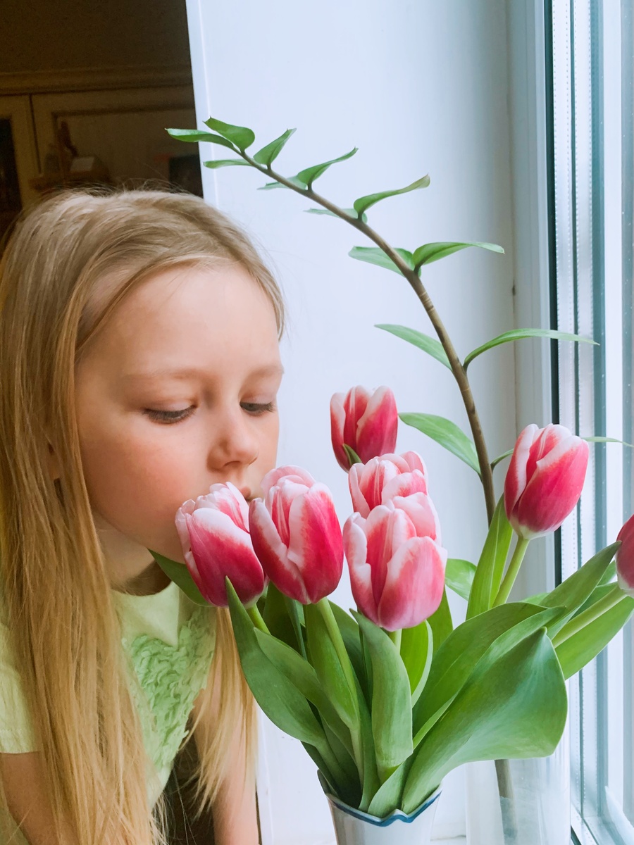 На 8 марта девочкам нынче дарят не только цветы 🌷 