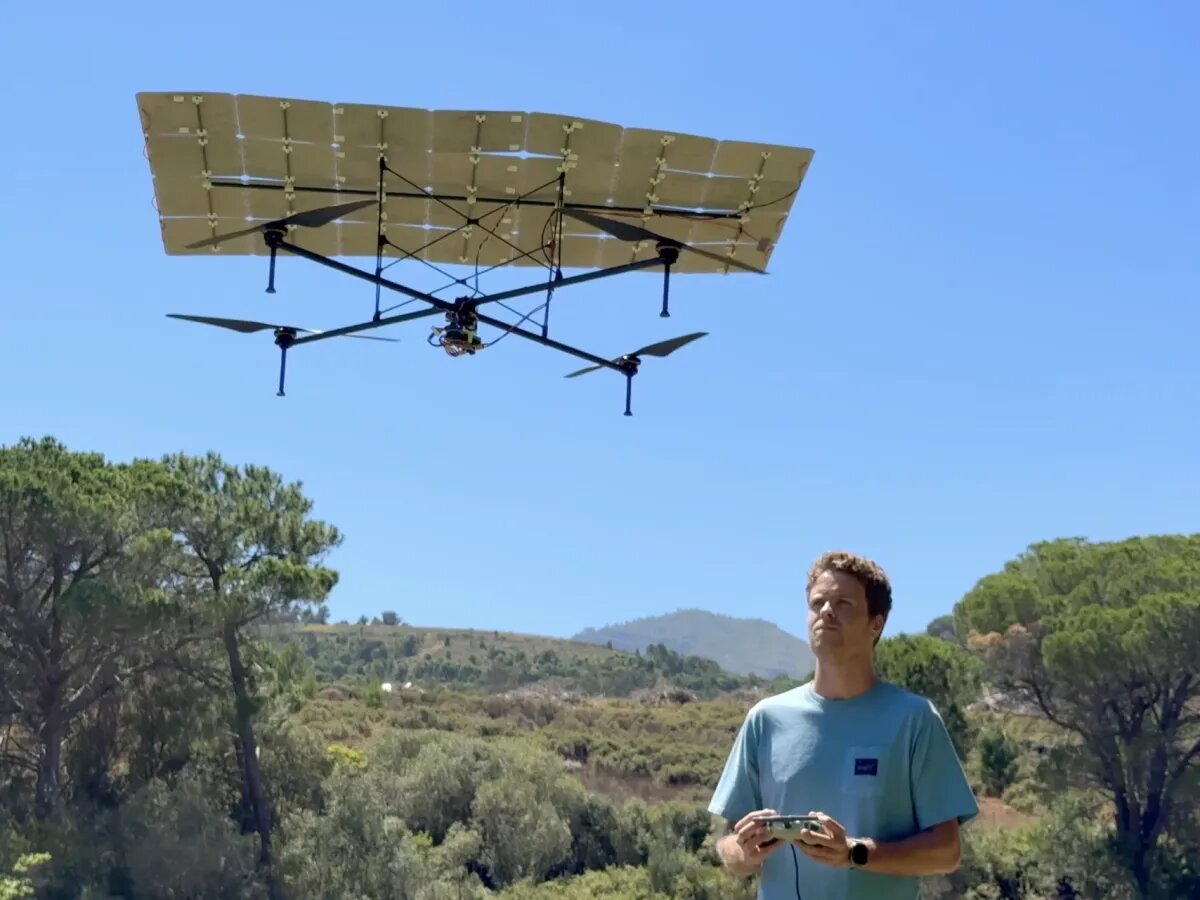    Самодельный «солнечный» дрон продержался в воздухе более пяти часов