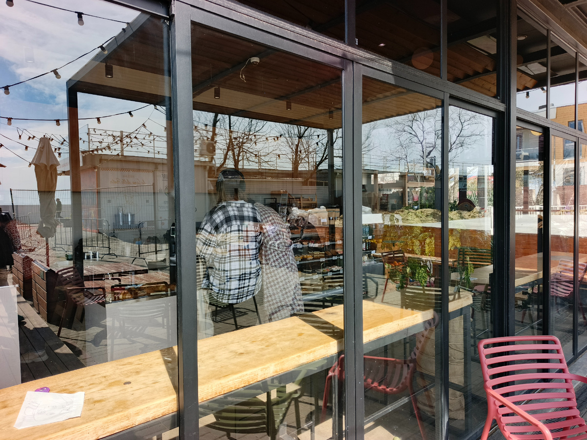 ФТ Сириус, Имеретинская набережная, кафе "Про кофе", апрель 2025 года