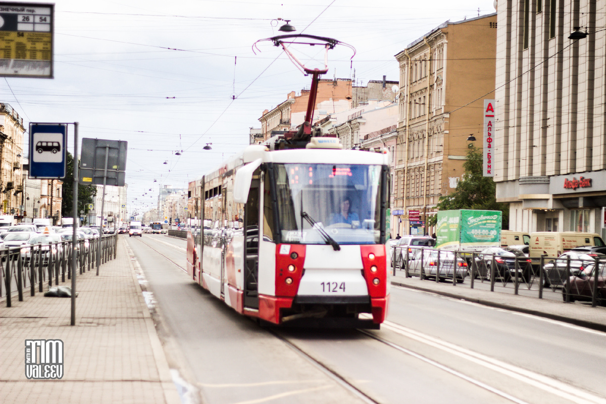 Трамвай на Лиговском проспекте. Фото автора.