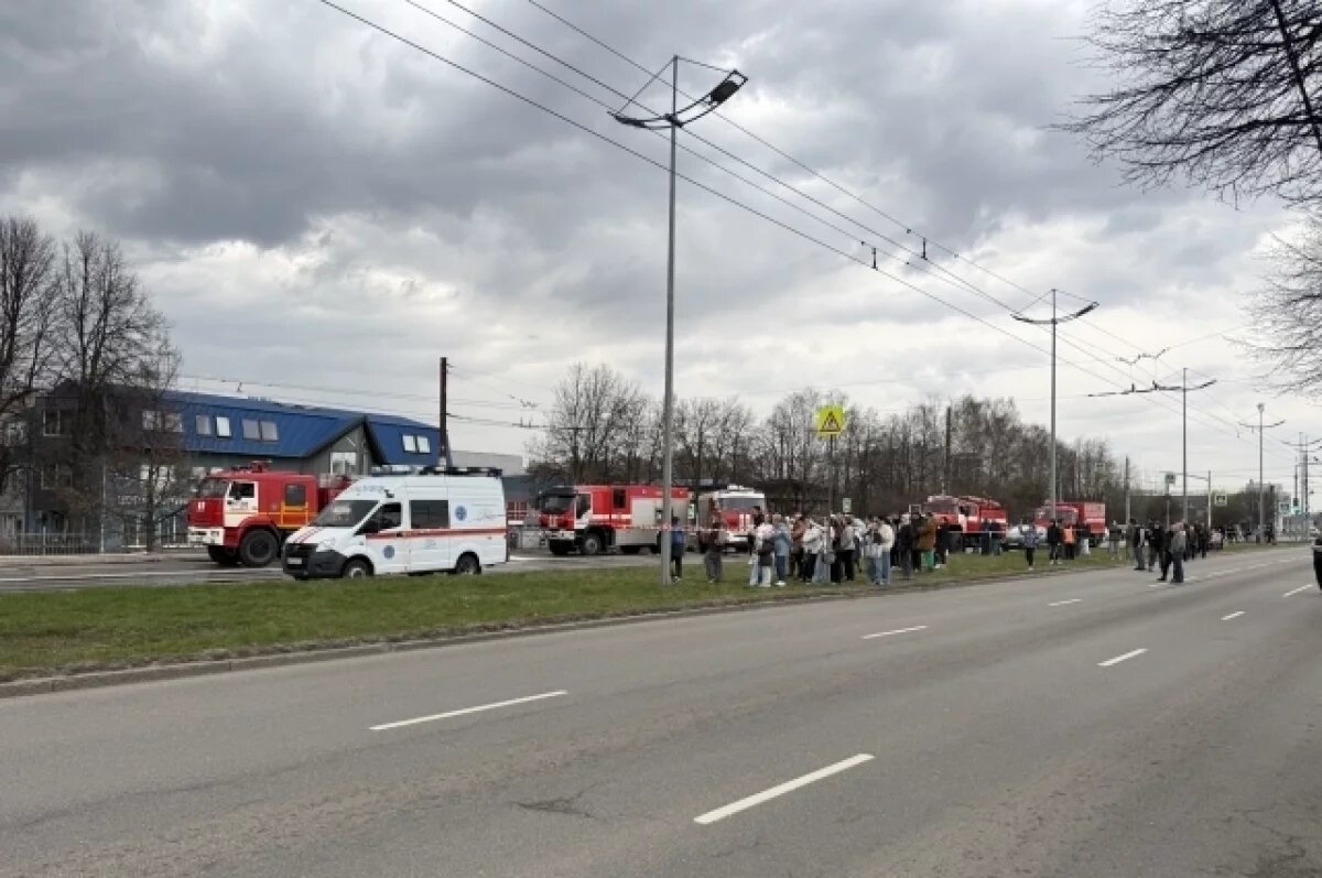    Сгоревший торговый центр в Калининграде привлёк подростков