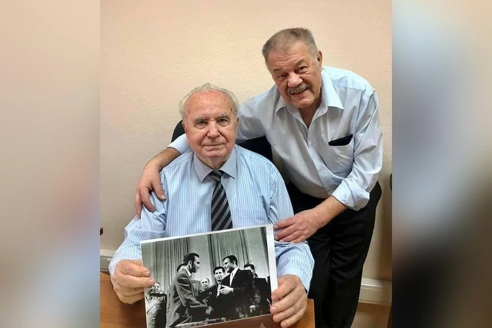    Вячеслав Рябов, генерал-майор, президент Землячества оренбуржцев в Москве с политическим обозревателем KP.RU Александром Гамовям личный архив
