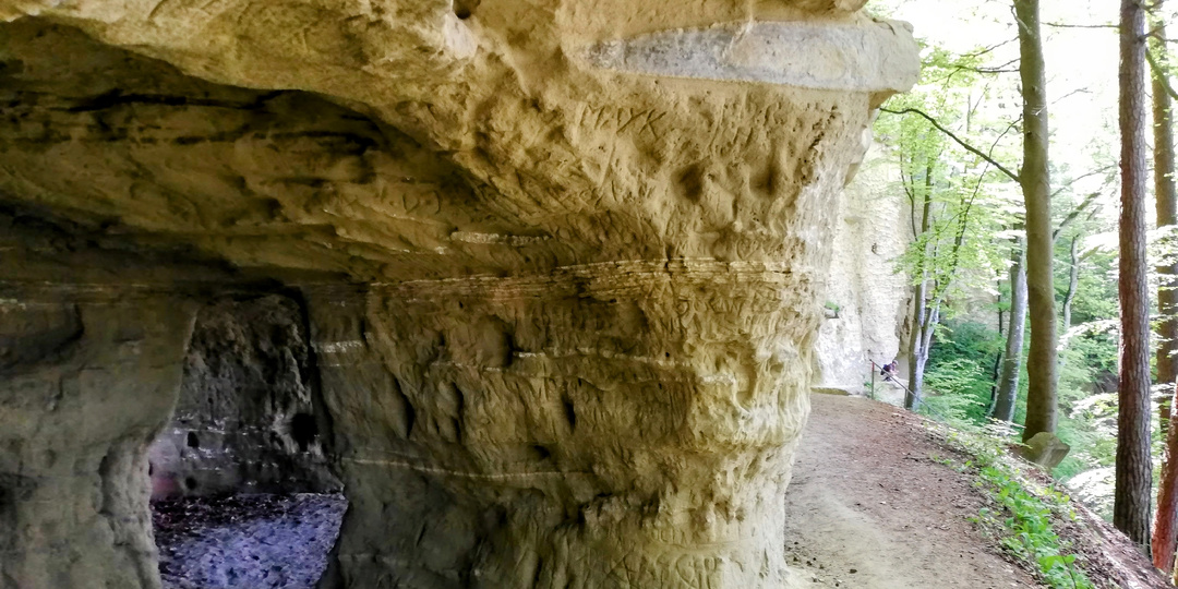 Квартиры в скалах: почему в Германии люди жили в пещерах вплоть до XIX века?