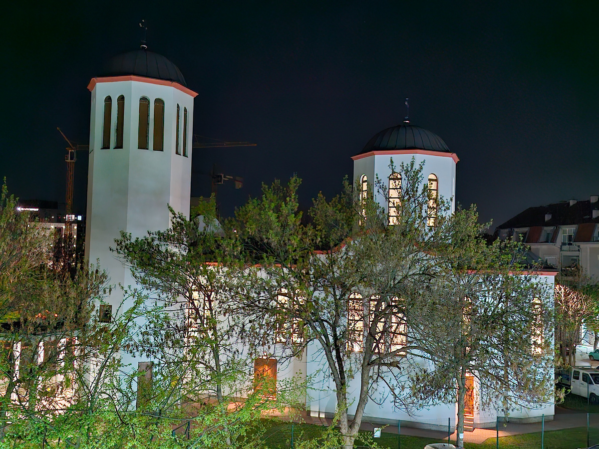 Православная церковь в пасхальную ночь