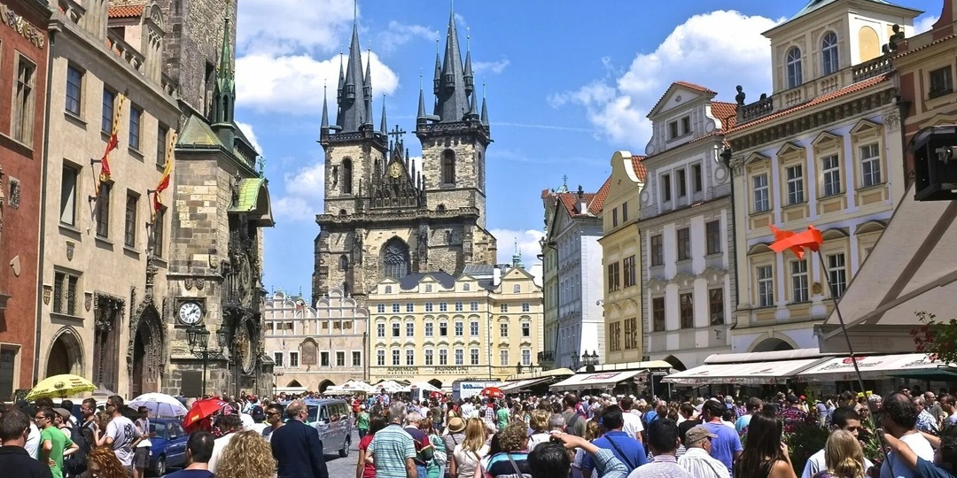 Чехи в ужасе от цен на заправках: зато избавились от вонючей нефти и газа из России