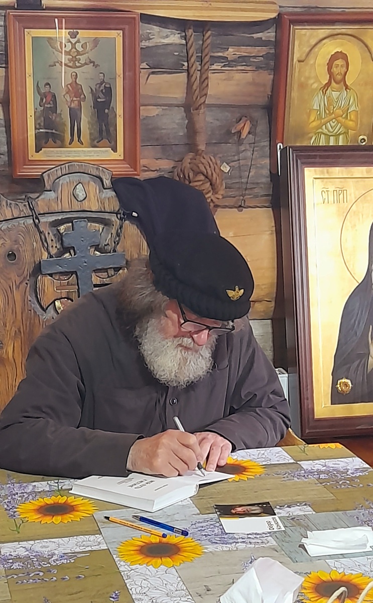 Кстати, и с Фёдором Филипповичем познакомились. Фото в доме друзей.