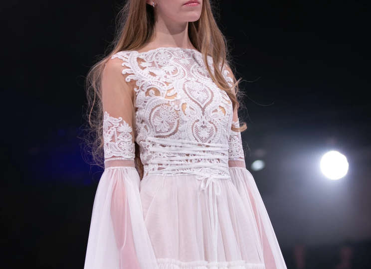 Почему на подиум снова ищут не «идеальных кукол», а девушек с мягкой, живой и естественной красотой