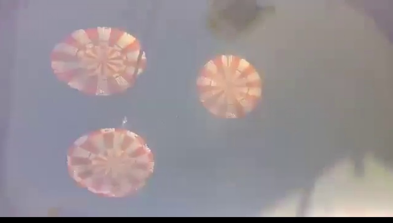 Короткое видео "приводнения Ориона" имеет не только "склейки".