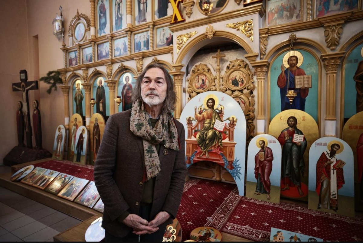 Никас Сафронов в храме