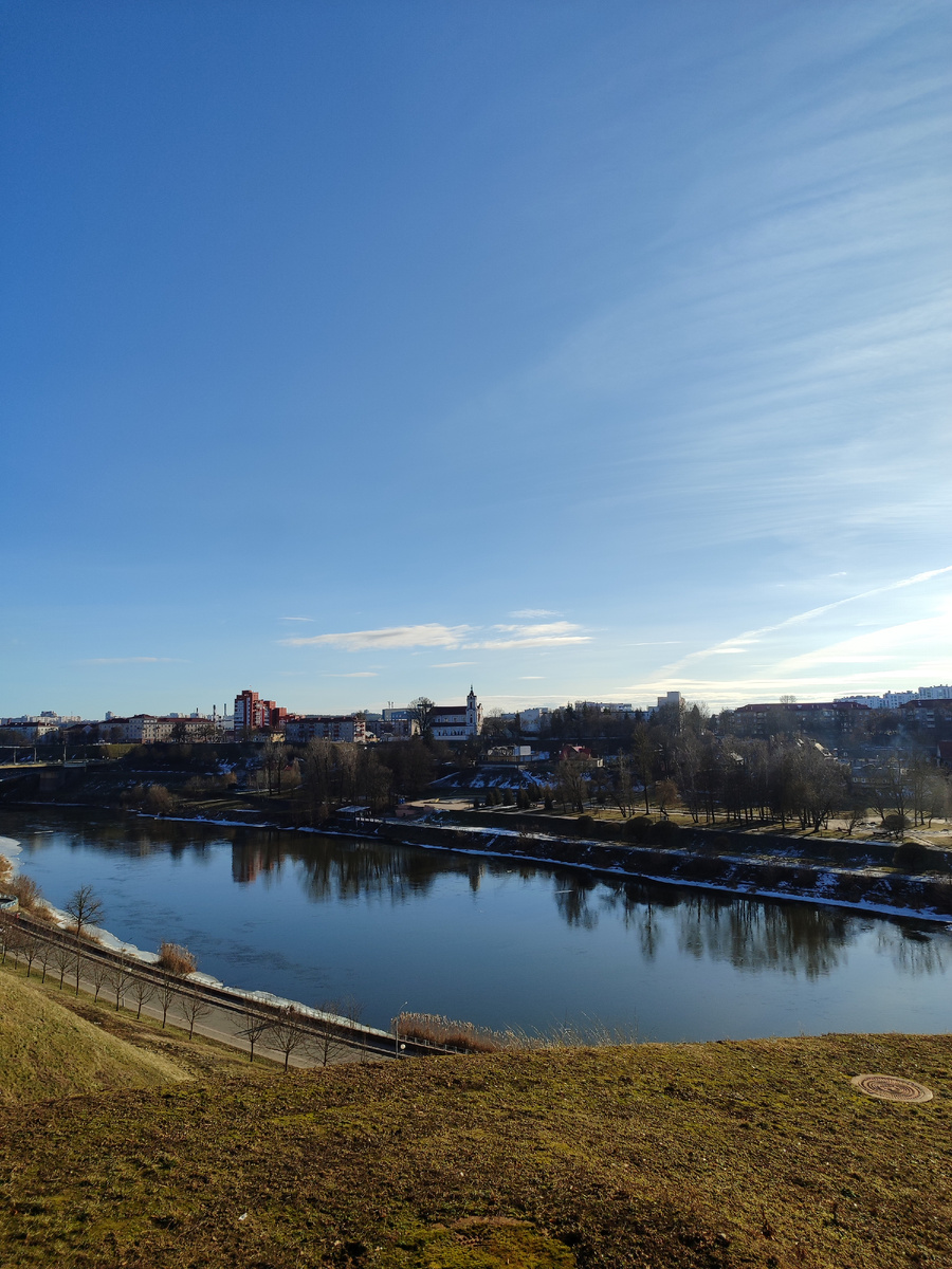 С моего визита в славную Беларусь прошло около месяца, но уже тогда на западе страны снега почти не было - получается, приехал из зимней Москвы прямо в весну! 