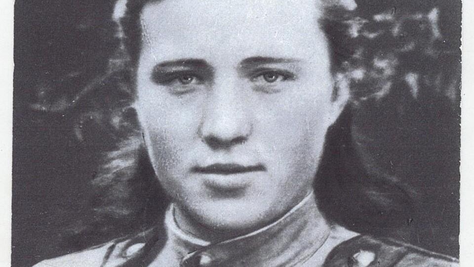 «Гони, я задержу». Как 18-летняя санитарка в одиночку остановила сотню немцев