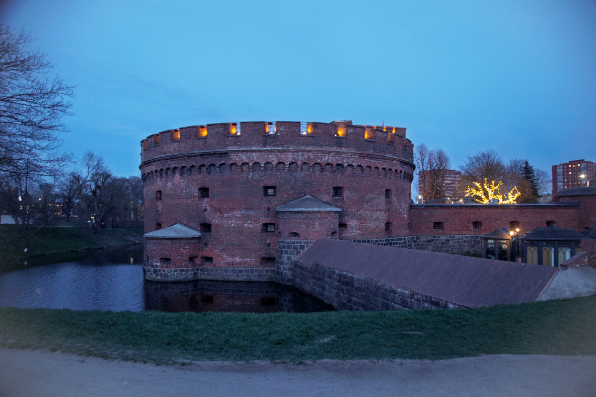 А с этой точки снимать легче, но не такой выигрышный вид. Развернувшись можно получить прекрасный снимок