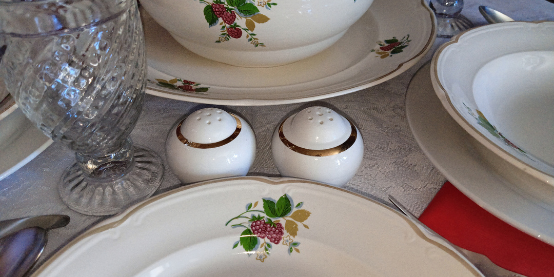 Загадка таинственной коробки открыта: винтажные красивости на стол