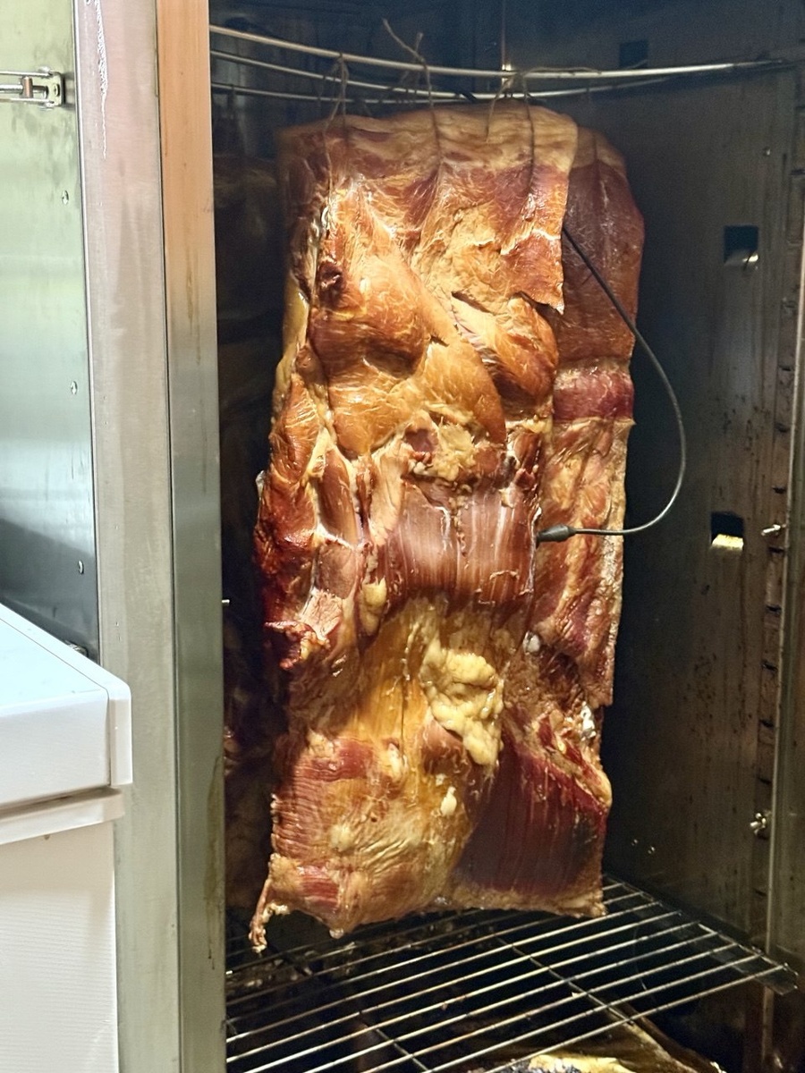 Горячего копчения мясо-сало.