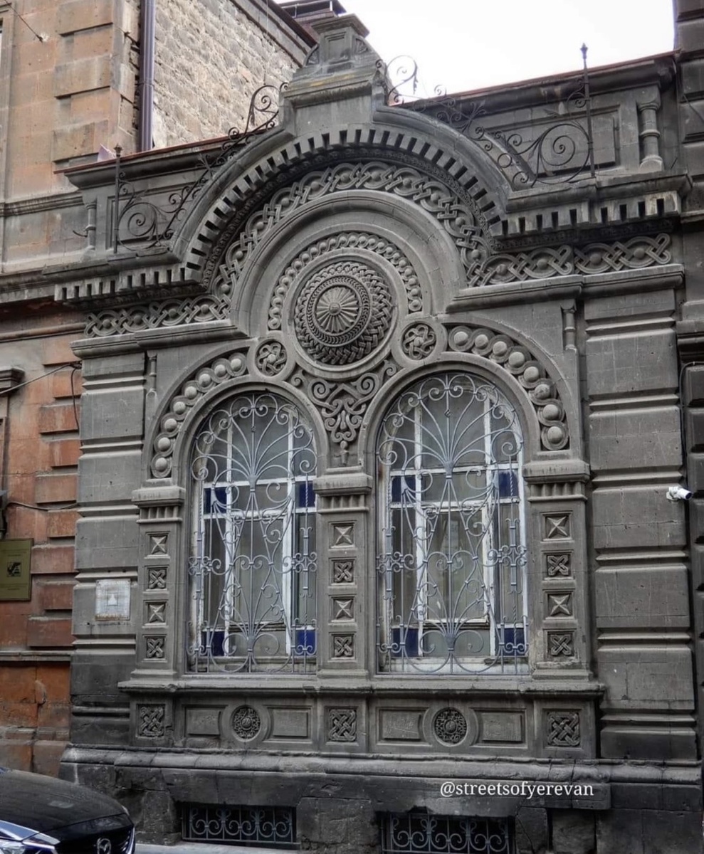 Дом, который не спешит открываться каждому