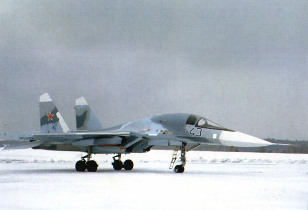 18 декабря 1993 года летчики-испытатели И.В.Вотинцев, Е.Г.Ревунов совершили первый первый полет предсерийного варианта Су-27ИБ получившего название Су-34 (синий бортовой номер "43"). 