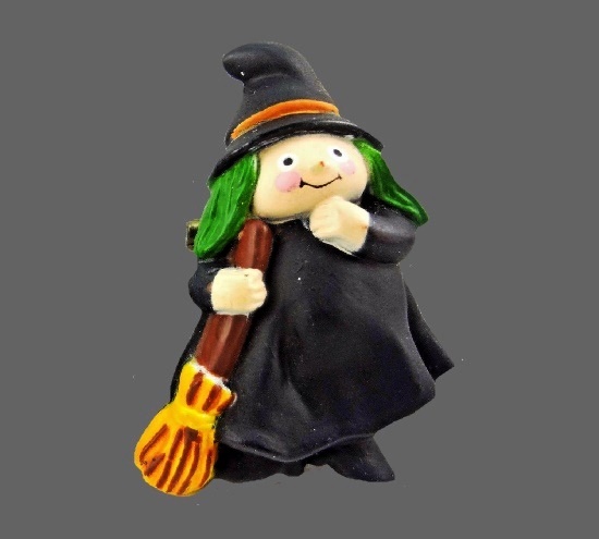 Брошь «Маленькая ведьма» от Lehman Design. Твердый пластик, ручная роспись. Винтажные праздничные значки от Fun World Division.