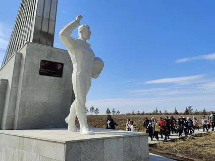 Памятник Гагарину, на месте преземления